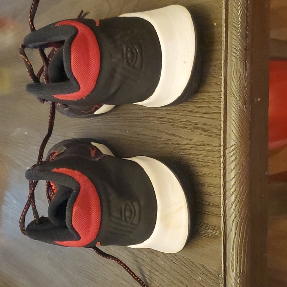 Youth boys basketball shoes - Picture 6 of 8